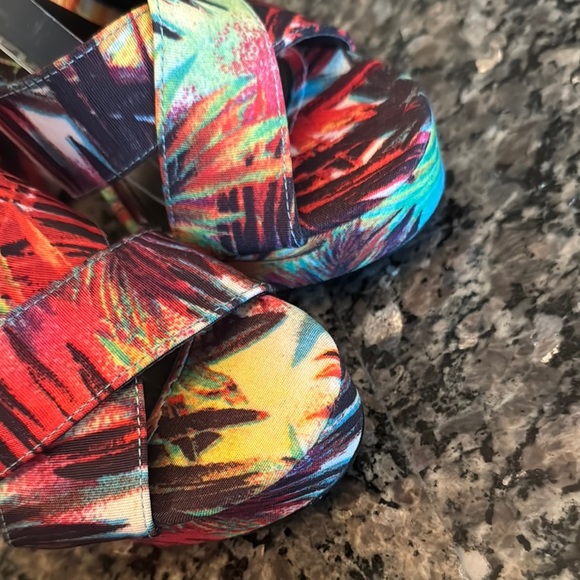 Misguided tropical Heels with Bold Design NWOT 8 - Picture 12 of 12